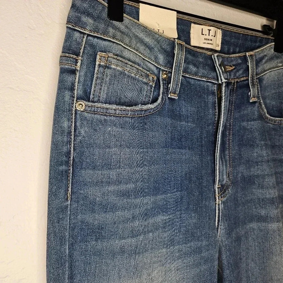 Letters To Juliet  Medium Wash High Rise Bootcut Jean Distressed Raw Hem Size 26 - Picture 8 of 9